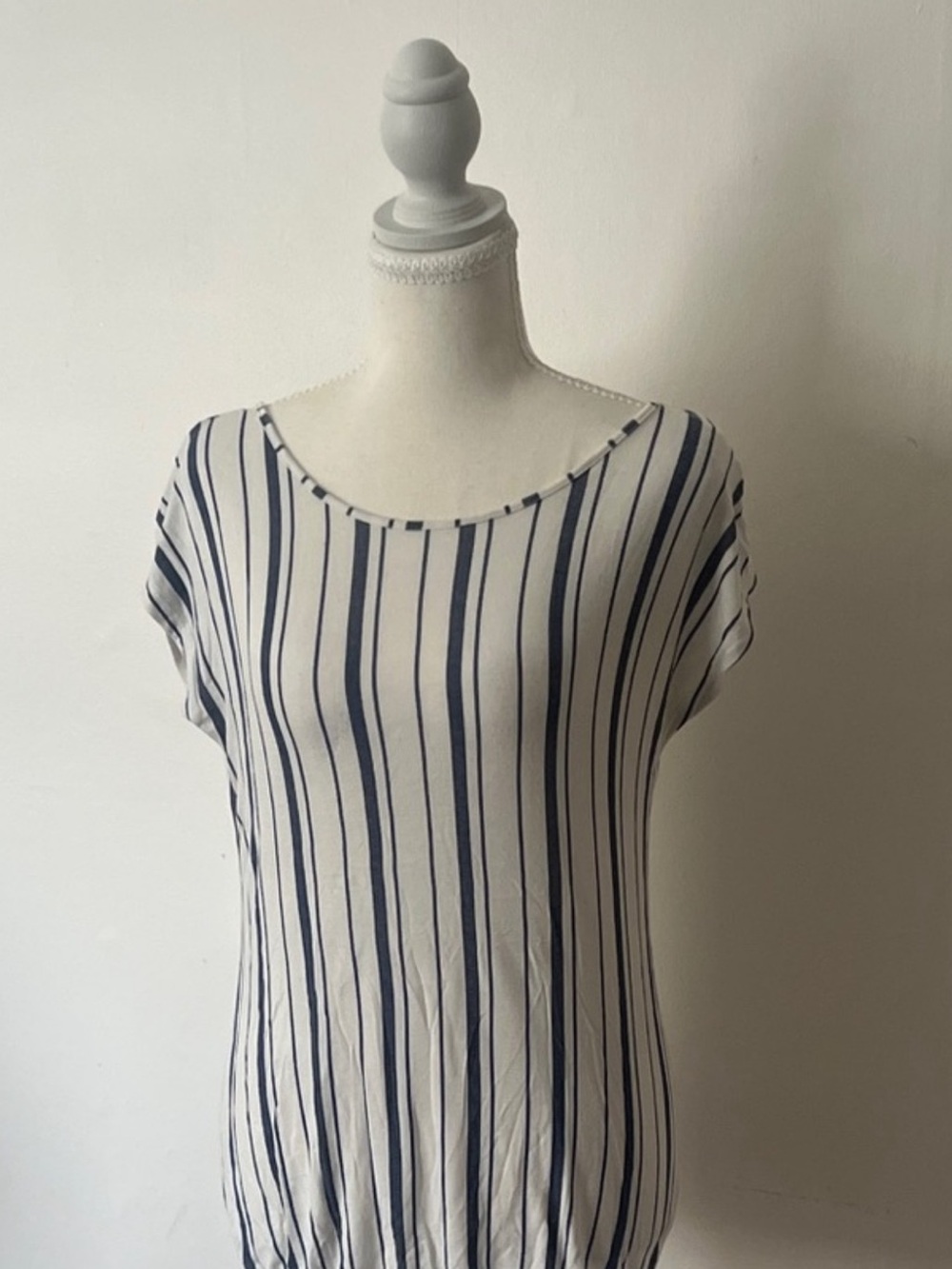 Classic Summer lightweight Navy Stripe Scoop Neck Women’s Top, size small